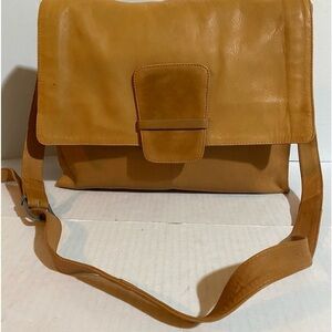 Kenneth Cole Unisex Brown leather messenger bag